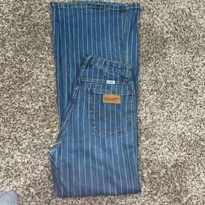 Wrangler bell bottom high rise jeans